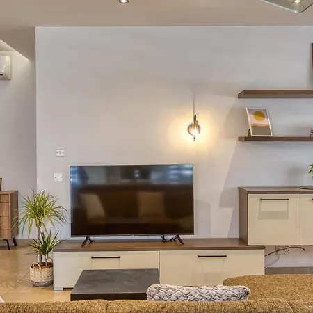 Cozy Minutes To Seafront