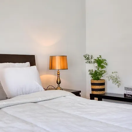 Cozy Minutes To Seafront