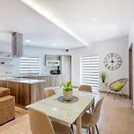 アパート Cozy Minutes To Seafront Kalkara