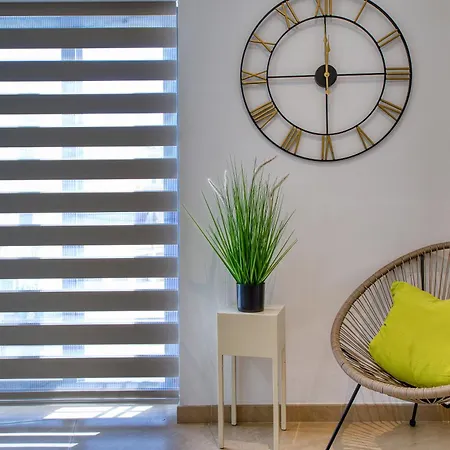 Cozy Minutes To Seafront شقة