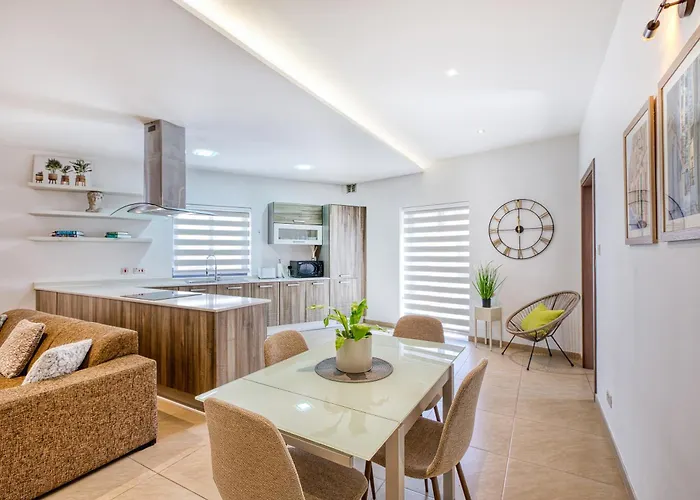 Lägenhet Cozy Minutes To Seafront Kalkara