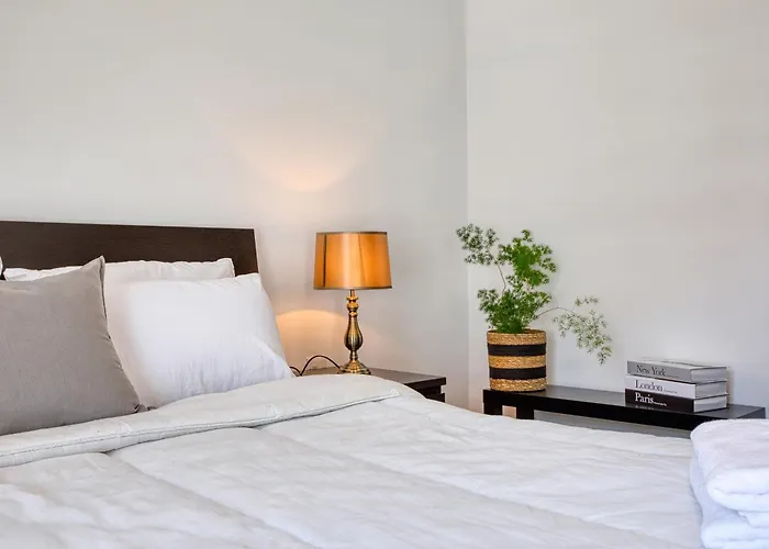 Cozy Minutes To Seafront